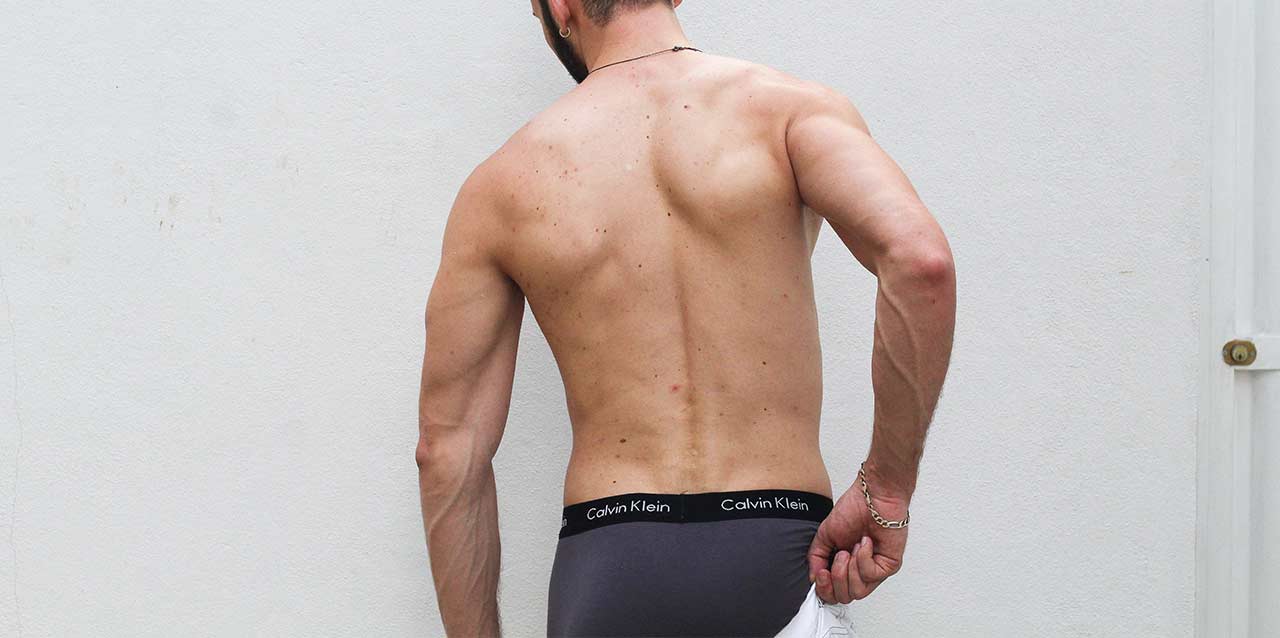 hombre atlético en calzoncillos hombre atlético en calzoncillos