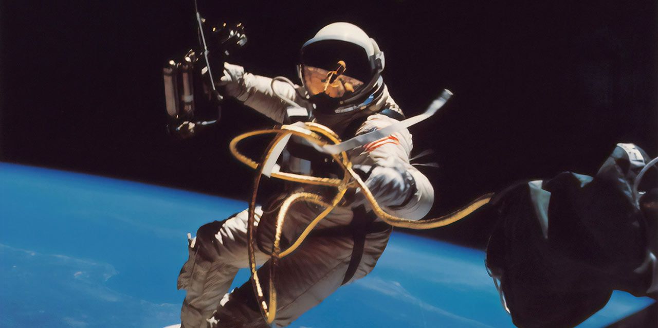 astronauta en misión espacial