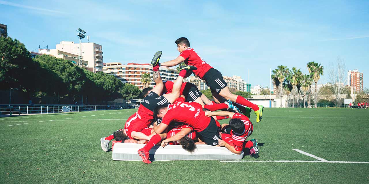 que colchón aguanta más peso 2 equipo de rugby encima de colchón resistente