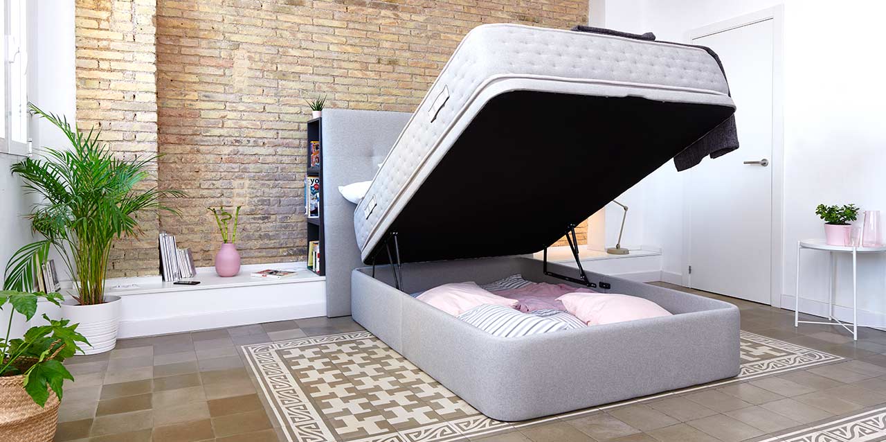 dormitorio organizado con canapé abatible