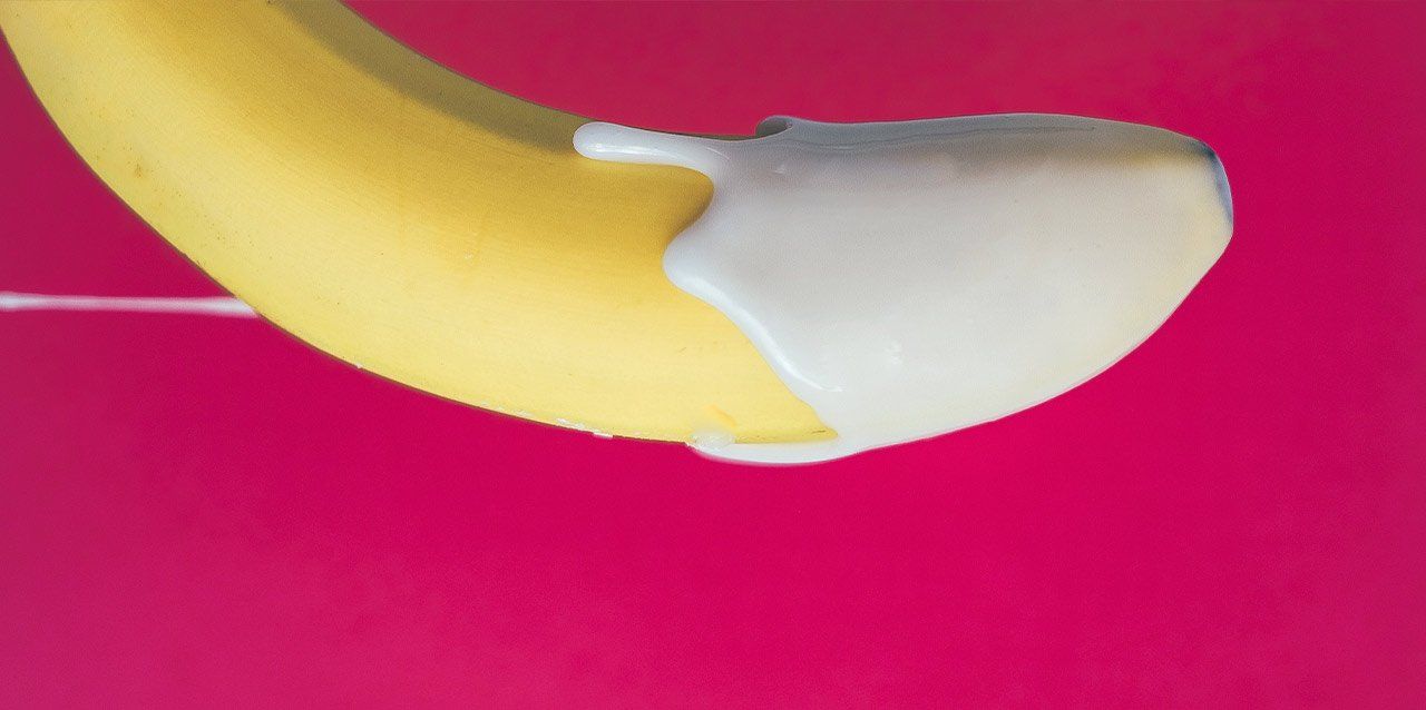 leche condensada en punta de plátano