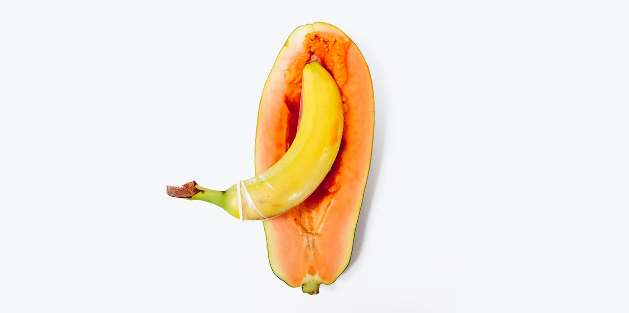 plátano con condón en papaya plátano con condón en papaya