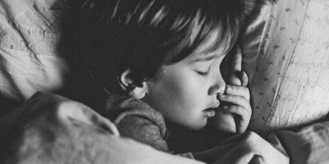 niño durmiendo con la boca abierta