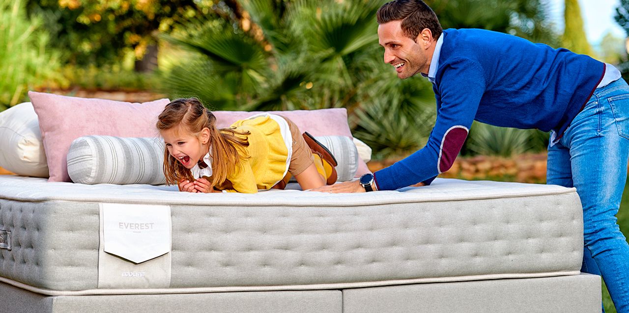 Padre e hija jugando